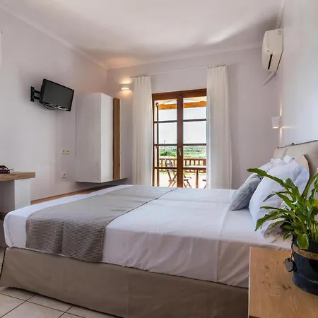 Konstantinos 3* Adamantas (Milos)