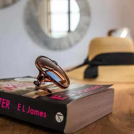 Konstantinos 3* Adamantas (Milos)