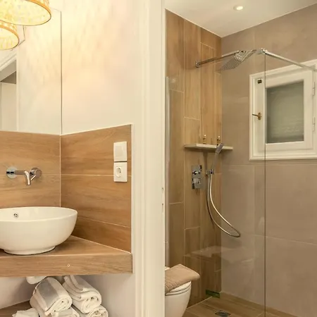 Konstantinos Aparthotel Adamantas (Milos)