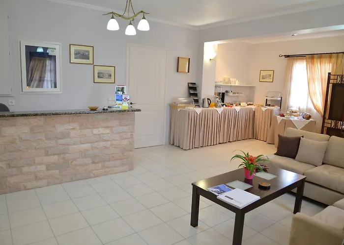 Konstantinos 3* Adamantas (Milos)