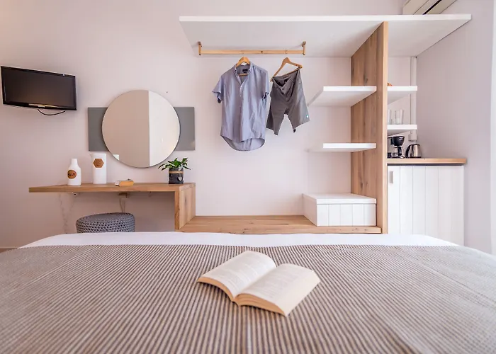 Konstantinos Adamantas (Milos)